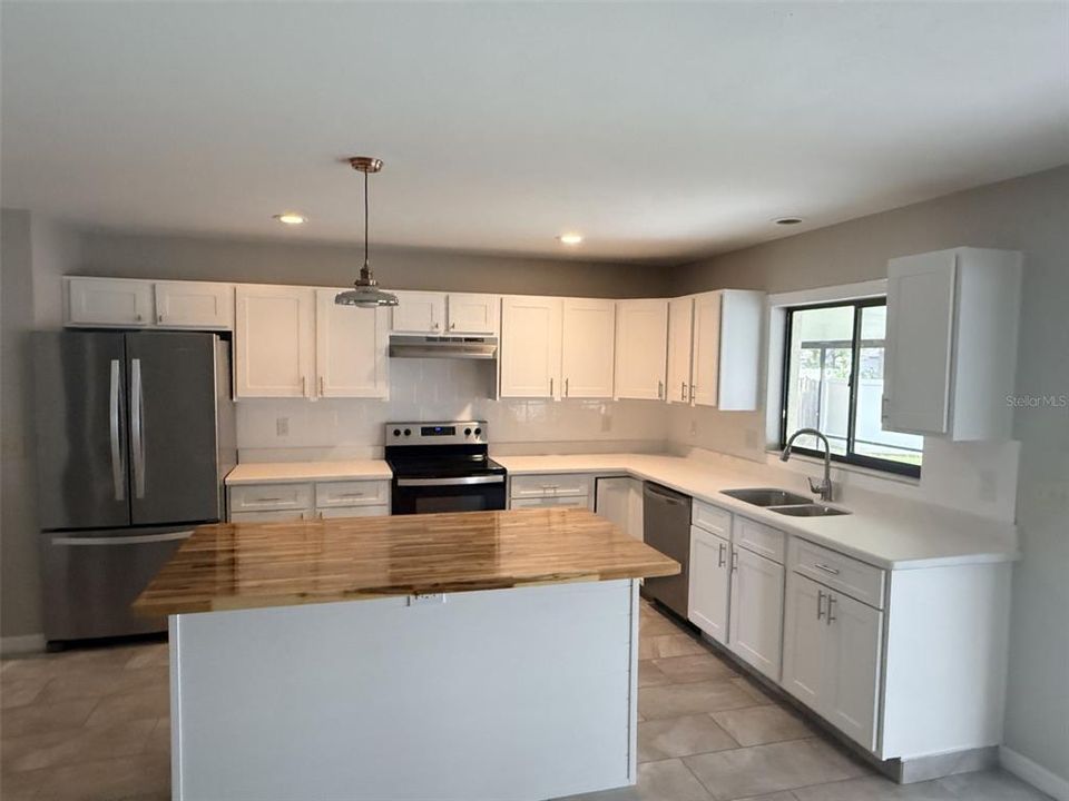 For Rent: $2,800 (3 beds, 2 baths, 1872 Square Feet)