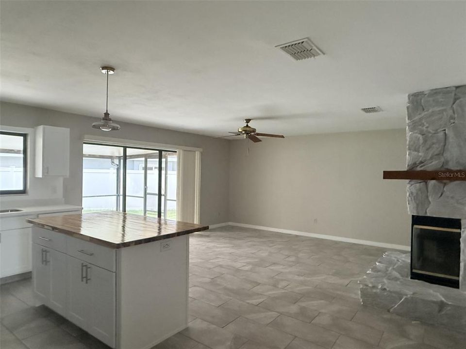 For Rent: $2,800 (3 beds, 2 baths, 1872 Square Feet)