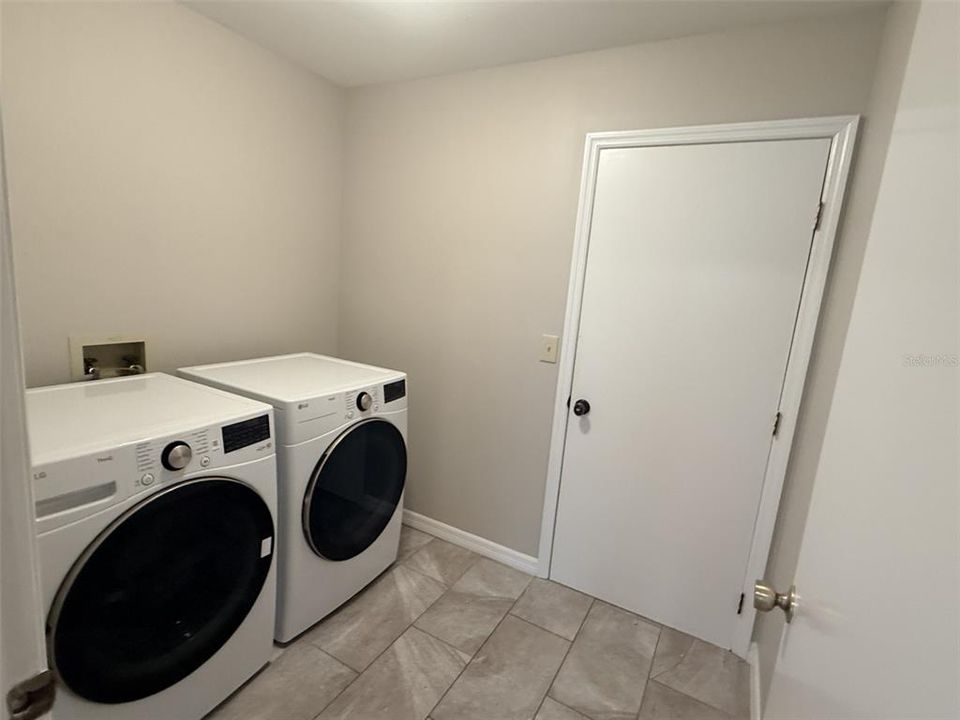 For Rent: $2,800 (3 beds, 2 baths, 1872 Square Feet)