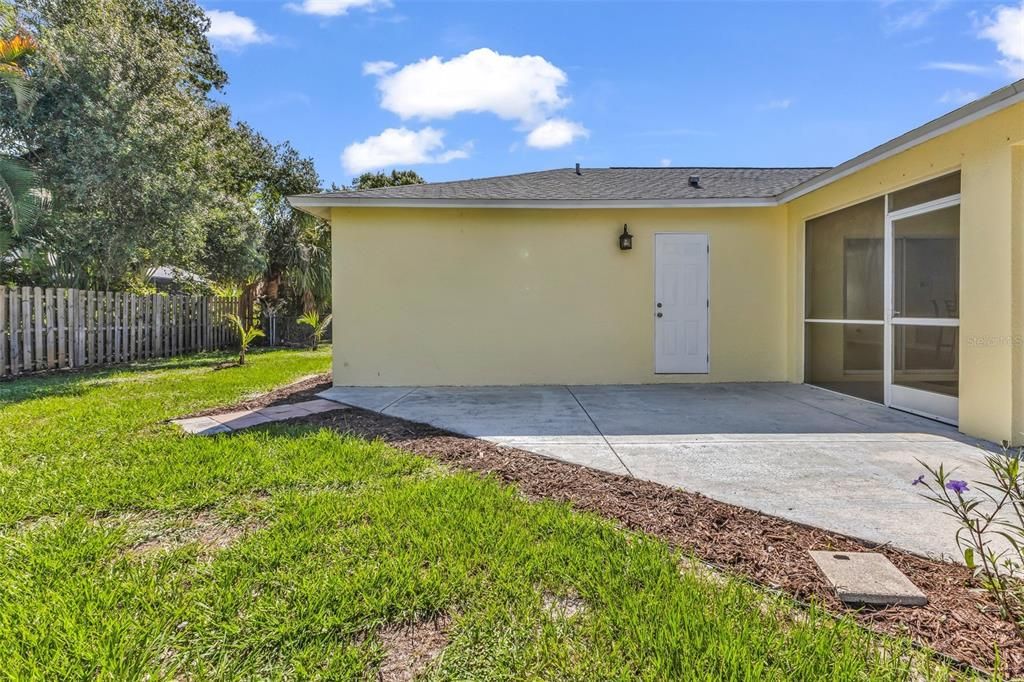 For Sale: $350,000 (3 beds, 2 baths, 1962 Square Feet)