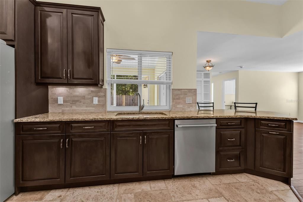 For Sale: $350,000 (3 beds, 2 baths, 1962 Square Feet)