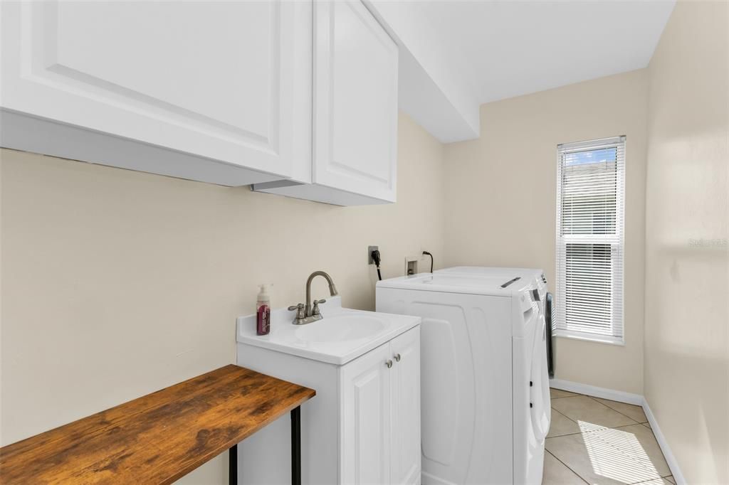 For Sale: $350,000 (3 beds, 2 baths, 1962 Square Feet)