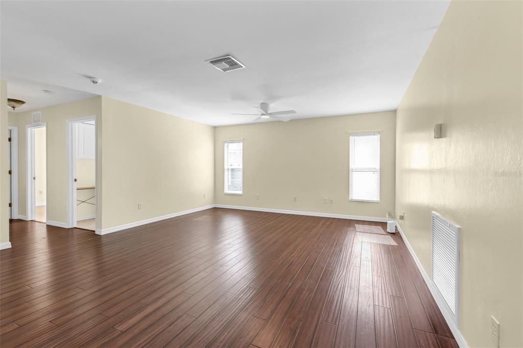 For Sale: $350,000 (3 beds, 2 baths, 1962 Square Feet)
