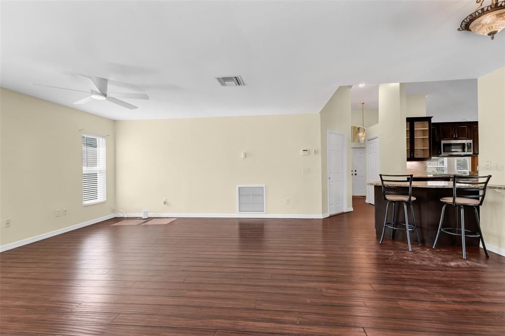 For Sale: $350,000 (3 beds, 2 baths, 1962 Square Feet)