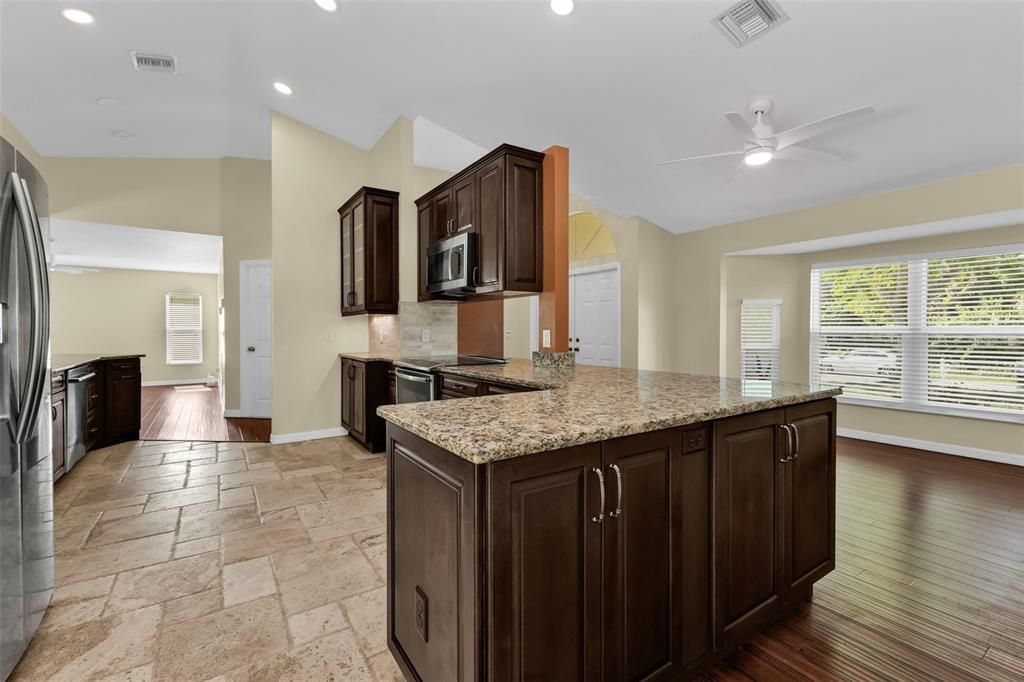 For Sale: $350,000 (3 beds, 2 baths, 1962 Square Feet)