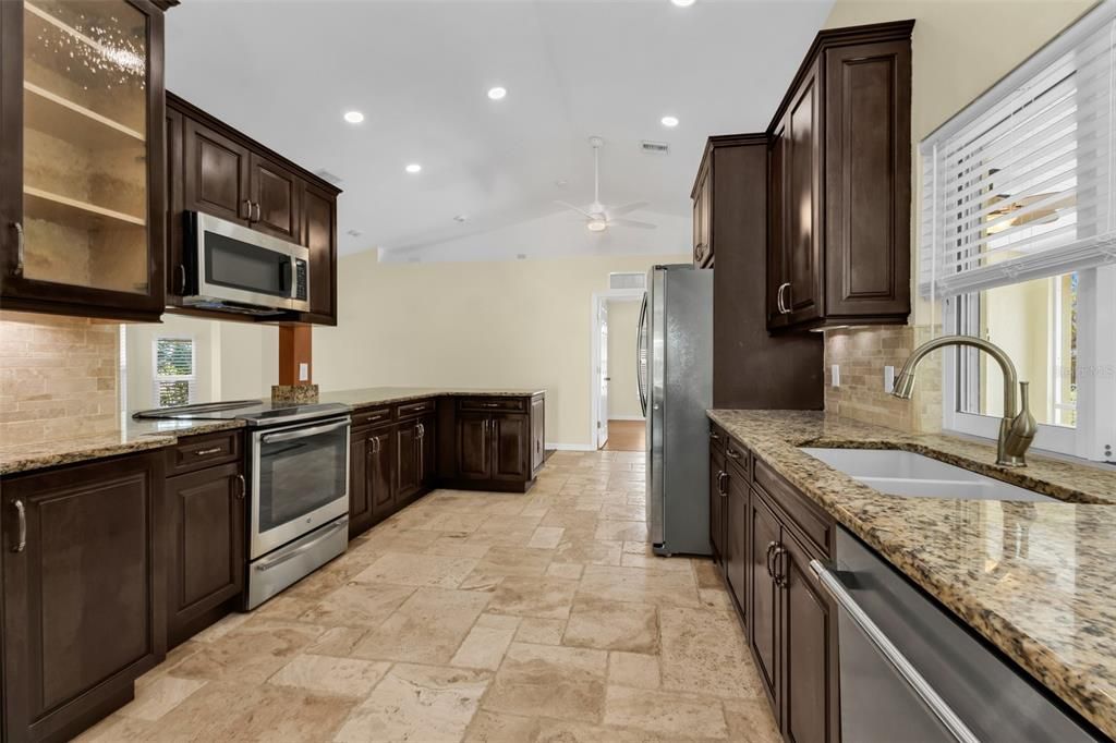 For Sale: $350,000 (3 beds, 2 baths, 1962 Square Feet)