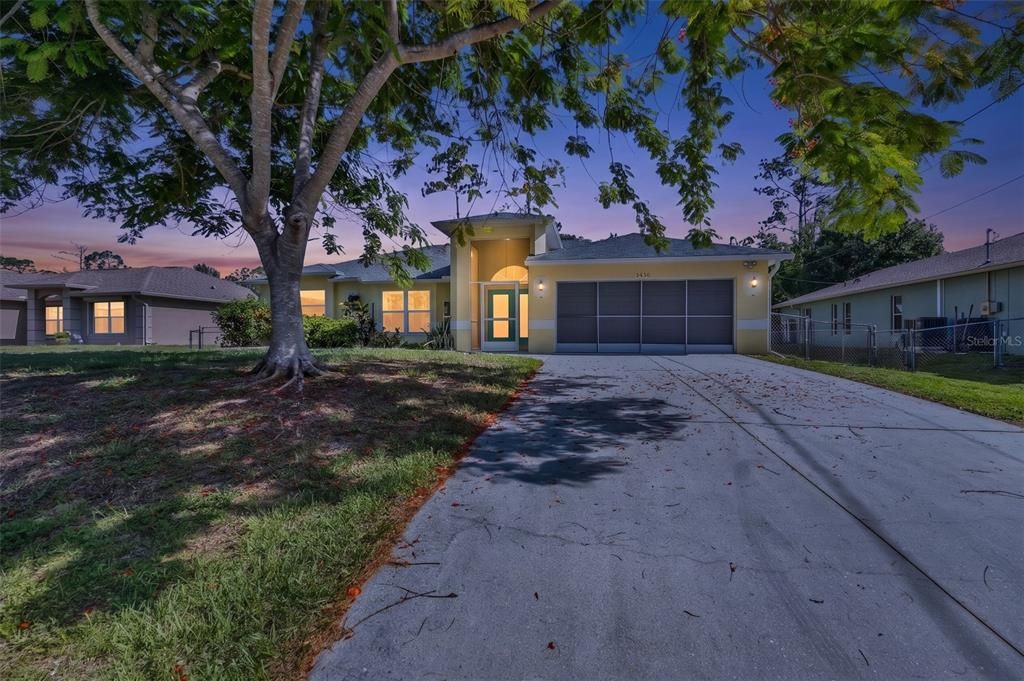 For Sale: $350,000 (3 beds, 2 baths, 1962 Square Feet)
