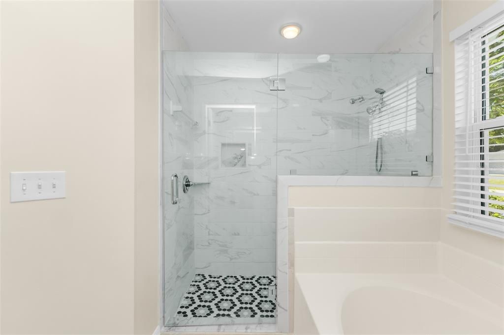 For Sale: $350,000 (3 beds, 2 baths, 1962 Square Feet)