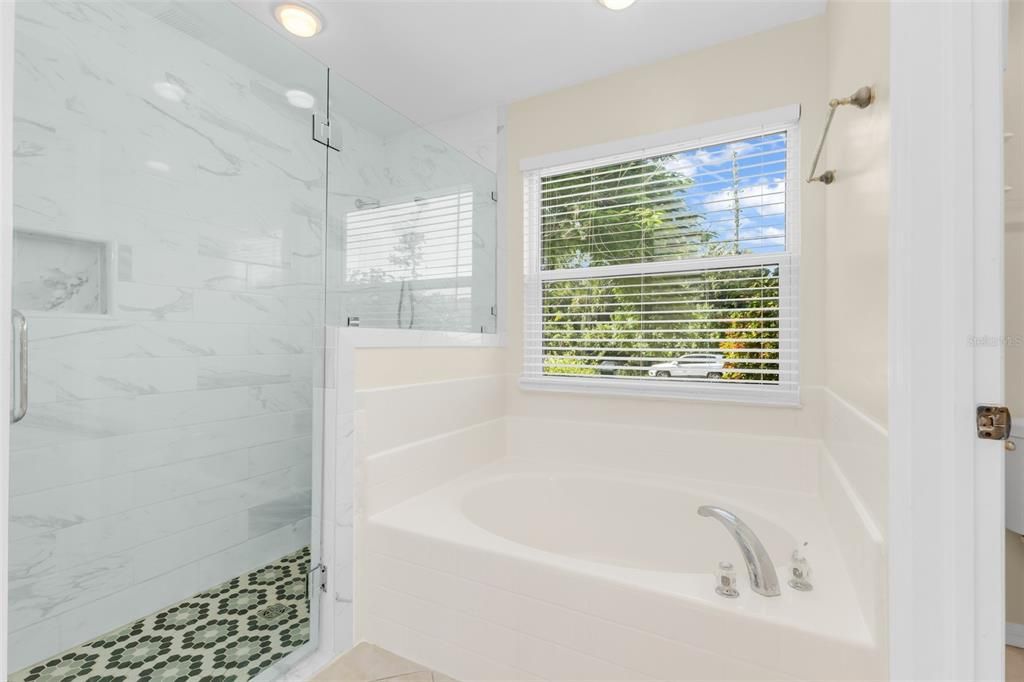For Sale: $350,000 (3 beds, 2 baths, 1962 Square Feet)