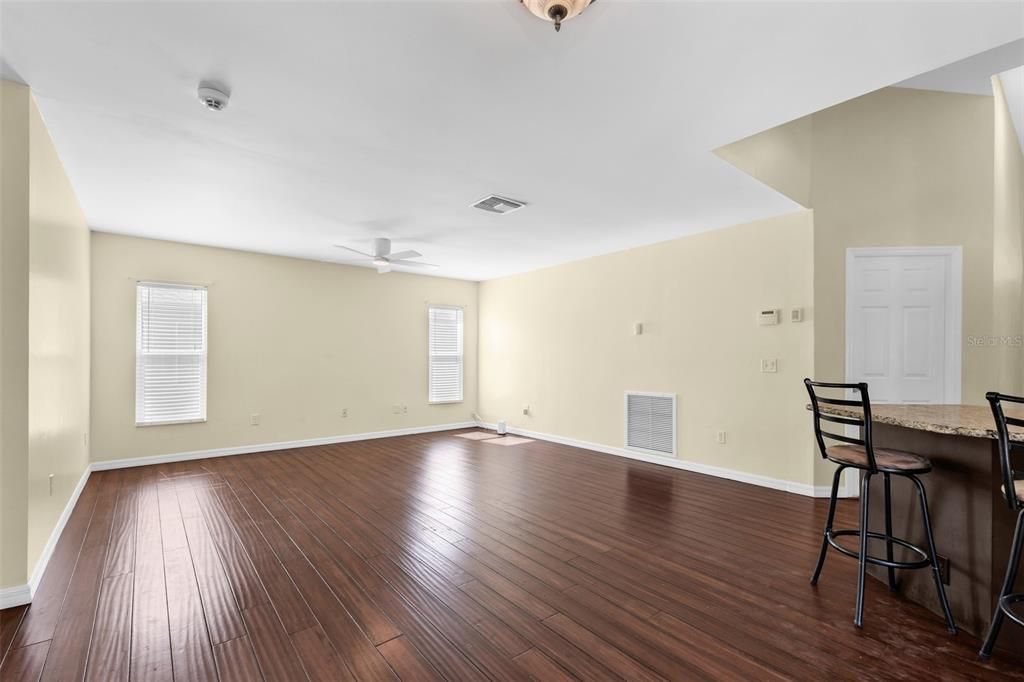 For Sale: $350,000 (3 beds, 2 baths, 1962 Square Feet)