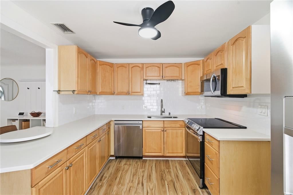 For Sale: $549,000 (3 beds, 3 baths, 1432 Square Feet)