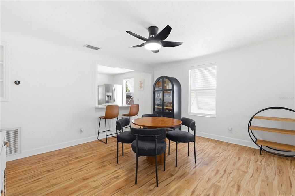 For Sale: $549,000 (3 beds, 3 baths, 1432 Square Feet)