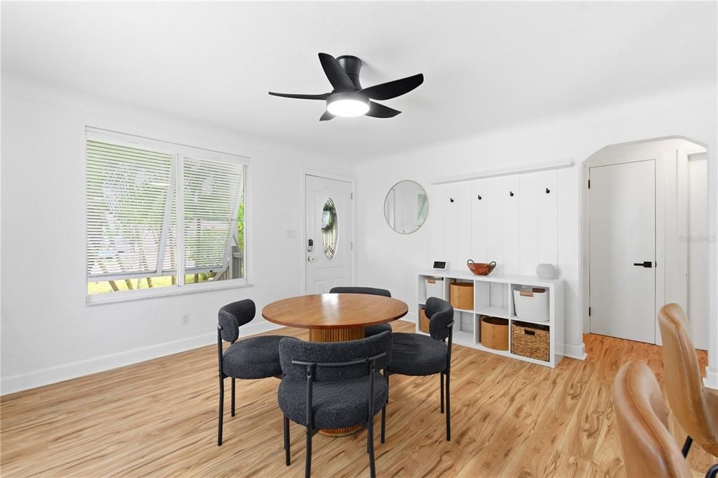 For Sale: $549,000 (3 beds, 3 baths, 1432 Square Feet)