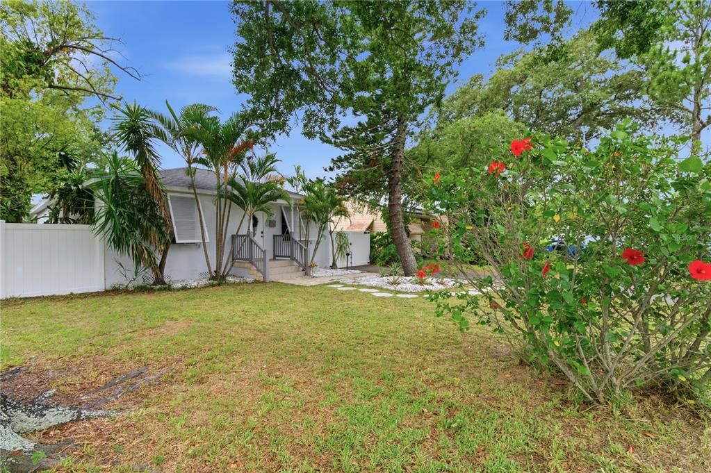 For Sale: $549,000 (3 beds, 3 baths, 1432 Square Feet)