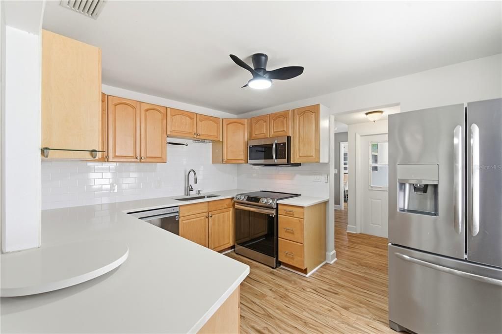 For Sale: $549,000 (3 beds, 3 baths, 1432 Square Feet)