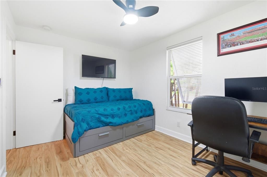 For Sale: $549,000 (3 beds, 3 baths, 1432 Square Feet)
