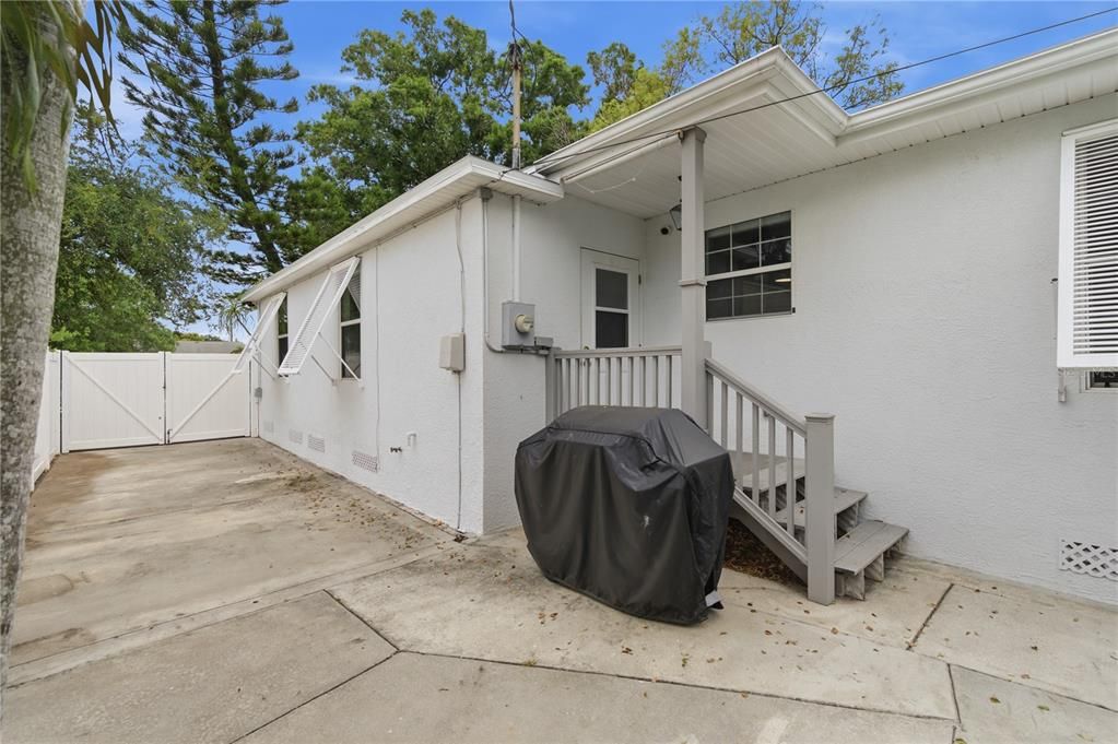 For Sale: $549,000 (3 beds, 3 baths, 1432 Square Feet)