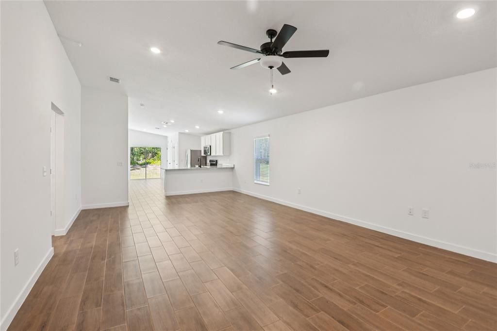 En Venta: $349,900 (3 camas, 2 baños, 1707 Pies cuadrados)