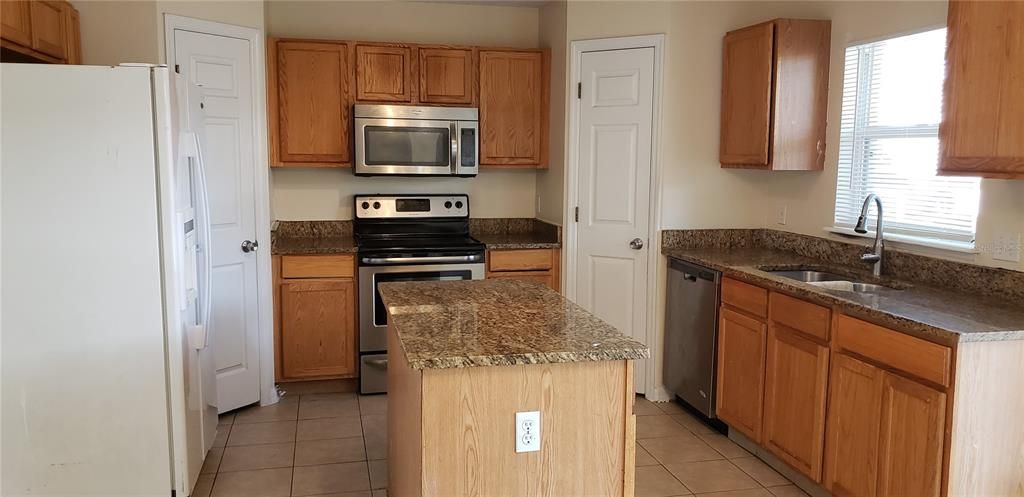 For Rent: $2,400 (4 beds, 2 baths, 2320 Square Feet)