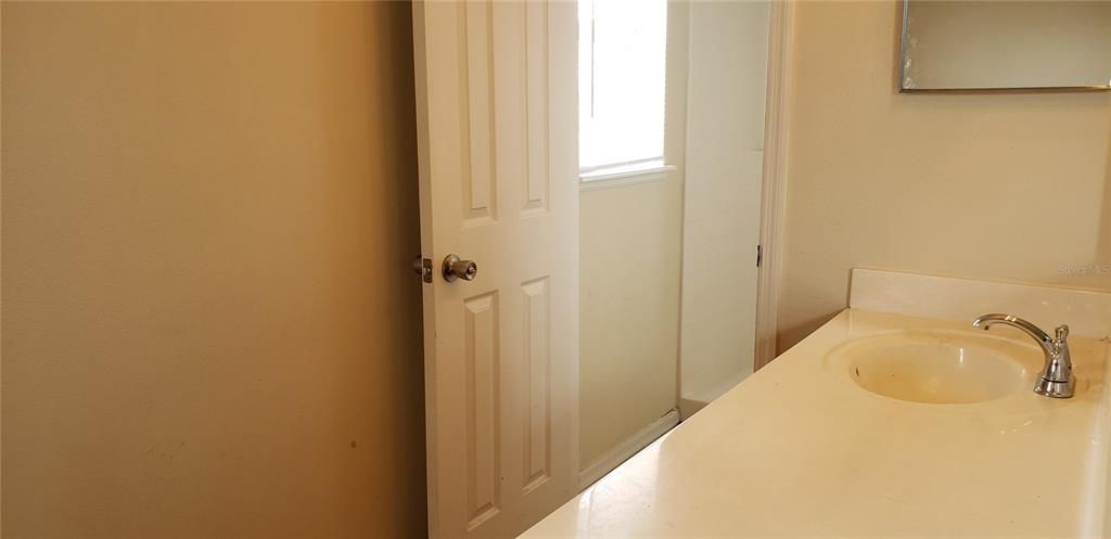 For Rent: $2,400 (4 beds, 2 baths, 2320 Square Feet)