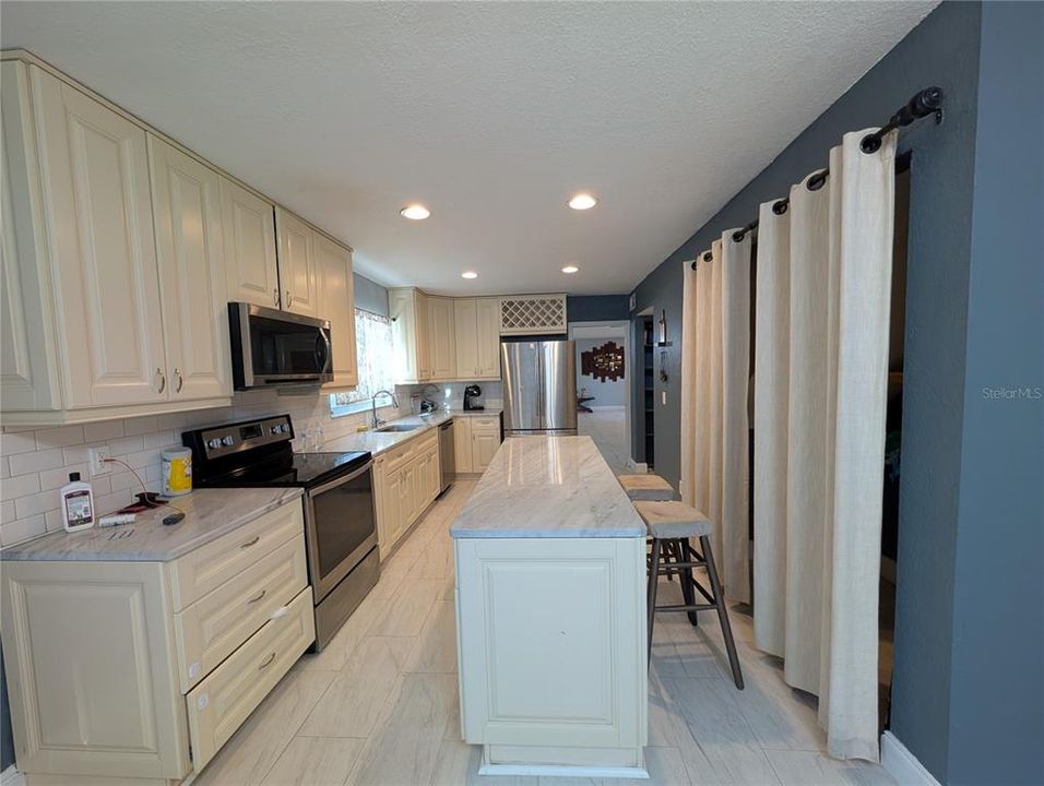 For Rent: $3,500 (3 beds, 3 baths, 1800 Square Feet)