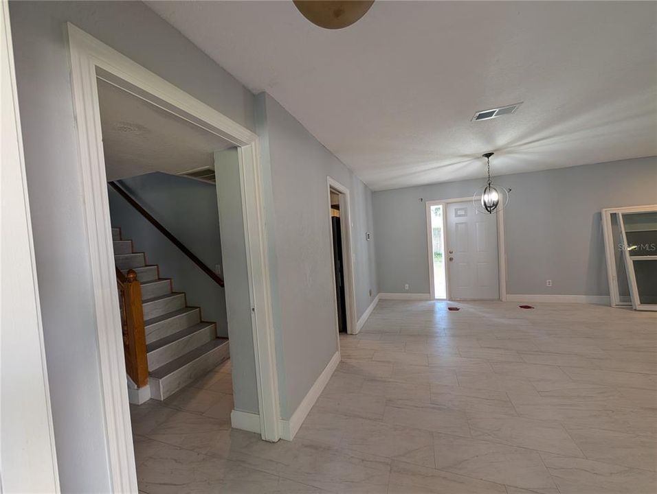 For Rent: $3,500 (3 beds, 3 baths, 1800 Square Feet)