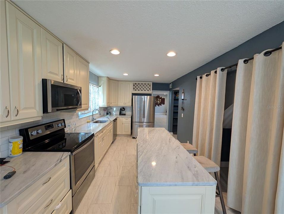 For Rent: $3,500 (3 beds, 3 baths, 1800 Square Feet)
