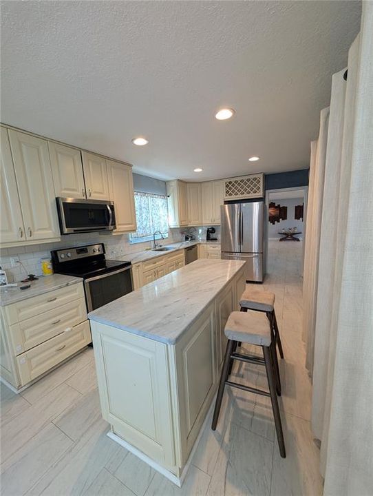 For Rent: $3,500 (3 beds, 3 baths, 1800 Square Feet)