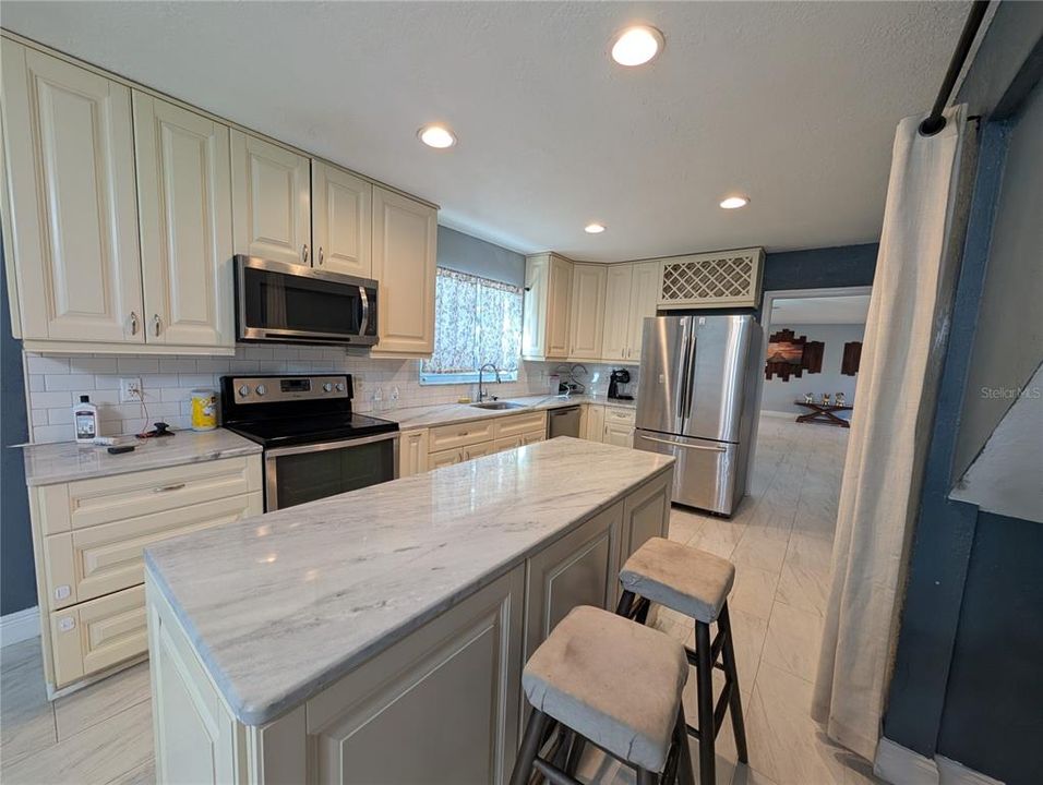 For Rent: $3,500 (3 beds, 3 baths, 1800 Square Feet)