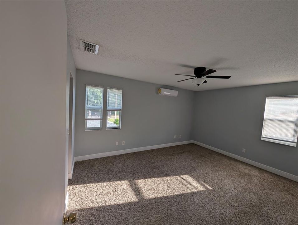 For Rent: $3,500 (3 beds, 3 baths, 1800 Square Feet)