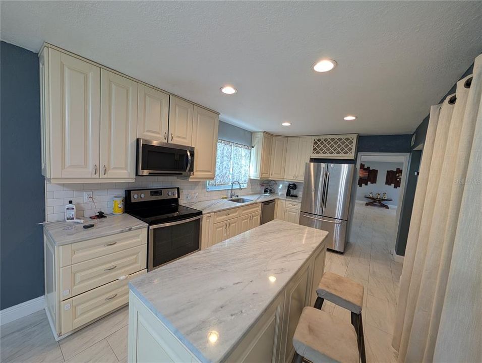 For Rent: $3,500 (3 beds, 3 baths, 1800 Square Feet)