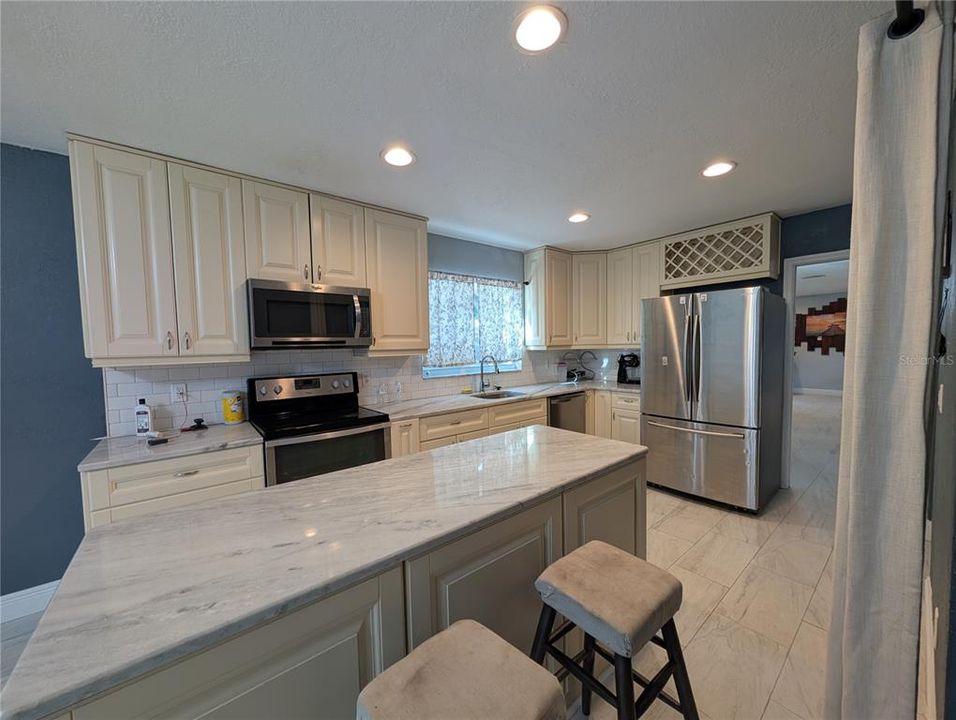 For Rent: $3,500 (3 beds, 3 baths, 1800 Square Feet)