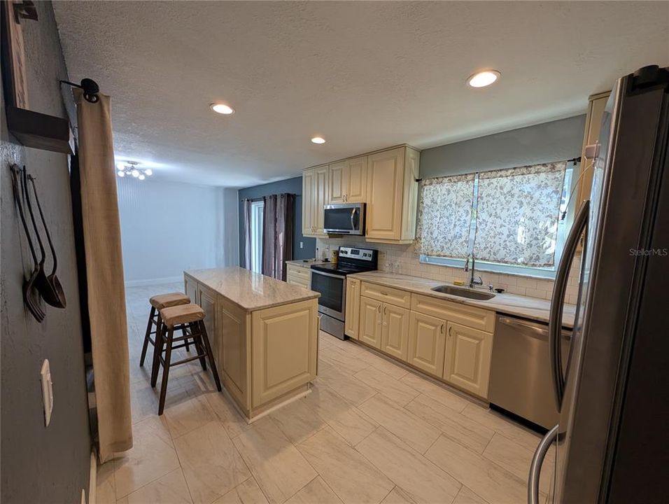 For Rent: $3,500 (3 beds, 3 baths, 1800 Square Feet)
