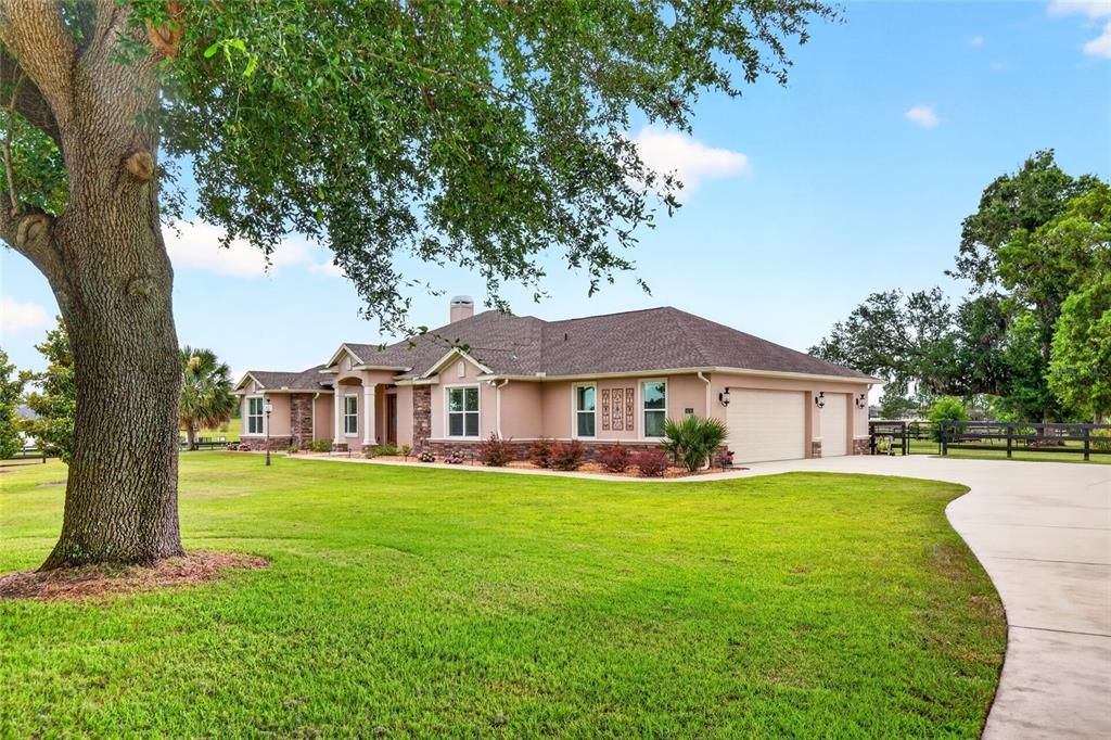For Sale: $1,199,999 (4 beds, 3 baths, 2823 Square Feet)