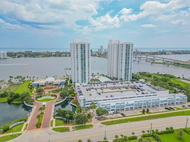 En Venta: $549,000 (3 camas, 3 baños, 2079 Pies cuadrados)