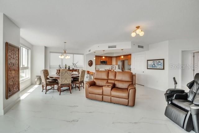 En Venta: $549,000 (3 camas, 3 baños, 2079 Pies cuadrados)