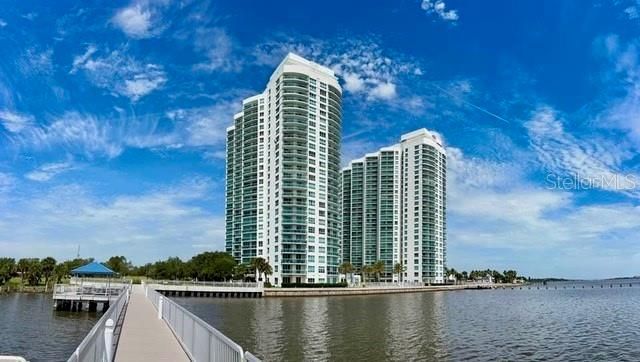 En Venta: $549,000 (3 camas, 3 baños, 2079 Pies cuadrados)