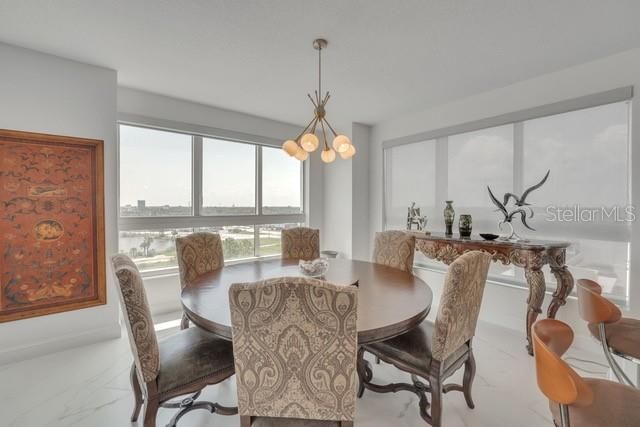 En Venta: $549,000 (3 camas, 3 baños, 2079 Pies cuadrados)