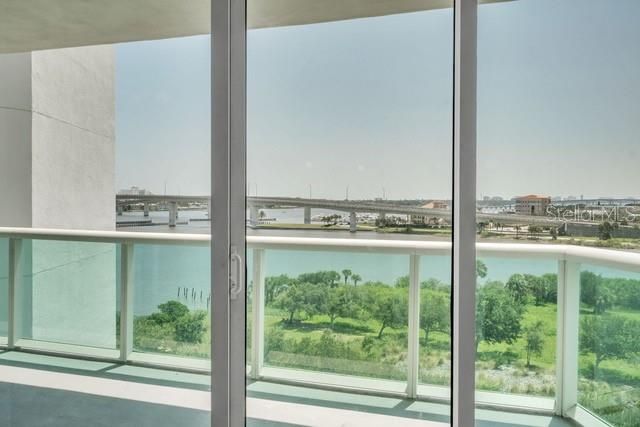 En Venta: $549,000 (3 camas, 3 baños, 2079 Pies cuadrados)
