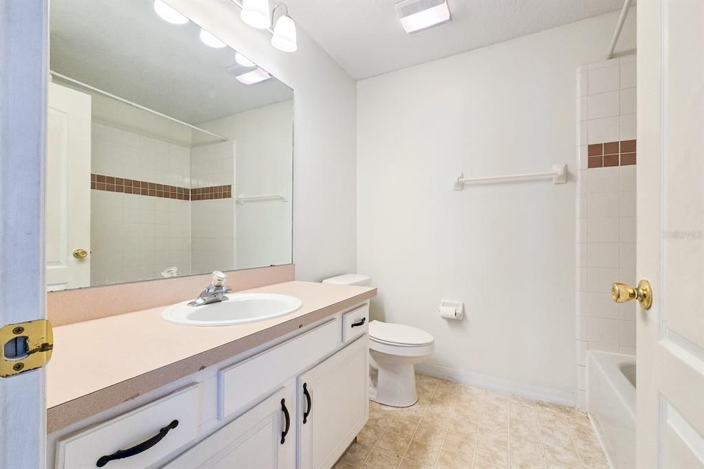 En Venta: $360,000 (3 camas, 2 baños, 1570 Pies cuadrados)