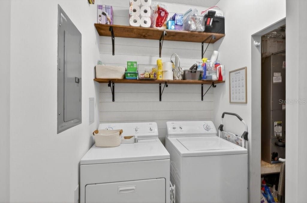For Sale: $275,000 (2 beds, 2 baths, 1272 Square Feet)