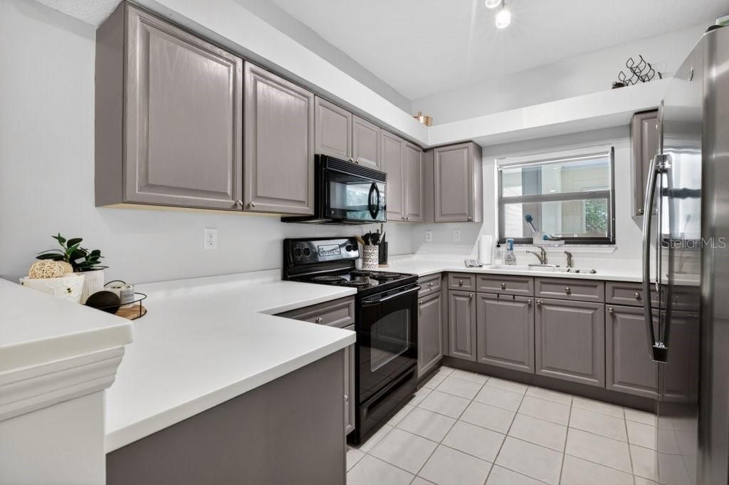For Sale: $275,000 (2 beds, 2 baths, 1272 Square Feet)