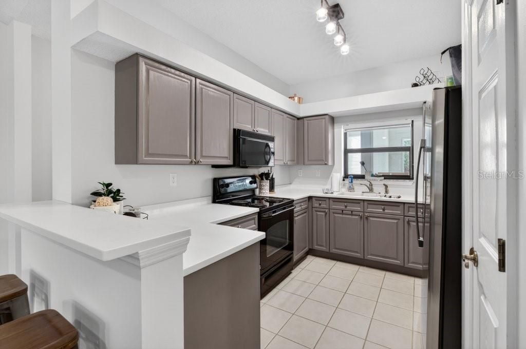 For Sale: $275,000 (2 beds, 2 baths, 1272 Square Feet)