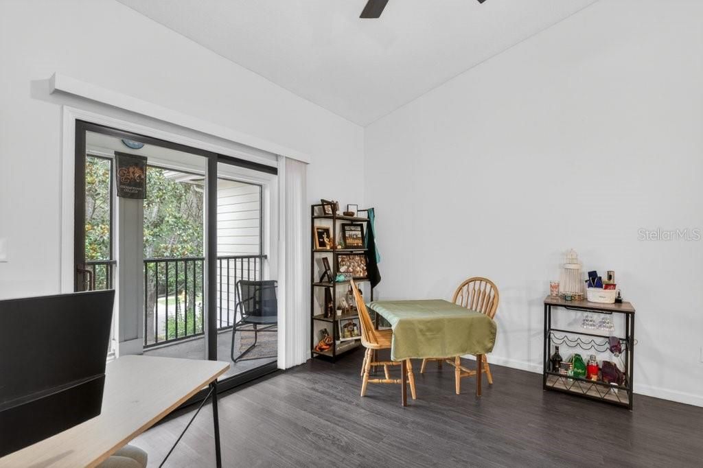 For Sale: $275,000 (2 beds, 2 baths, 1272 Square Feet)