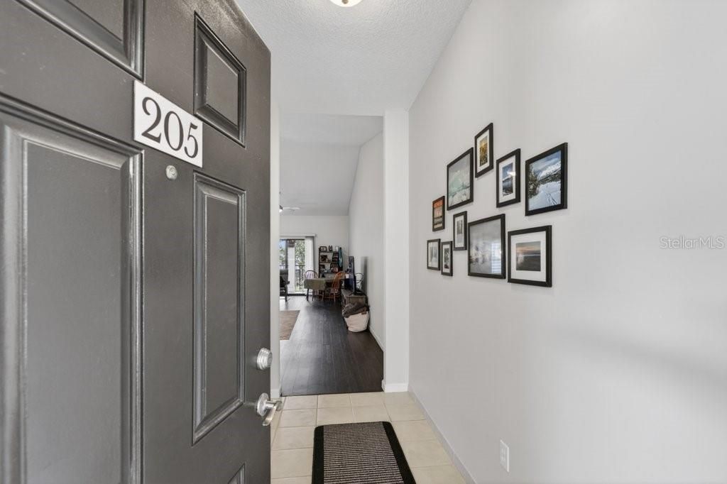 For Sale: $275,000 (2 beds, 2 baths, 1272 Square Feet)