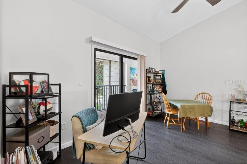 For Sale: $275,000 (2 beds, 2 baths, 1272 Square Feet)