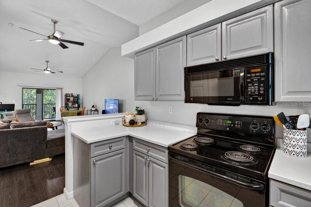 For Sale: $275,000 (2 beds, 2 baths, 1272 Square Feet)