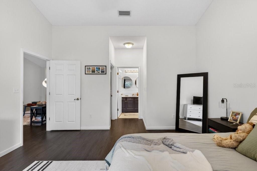 For Sale: $275,000 (2 beds, 2 baths, 1272 Square Feet)