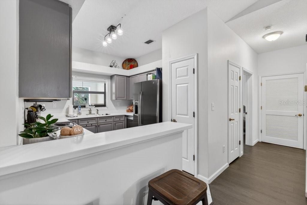 For Sale: $275,000 (2 beds, 2 baths, 1272 Square Feet)