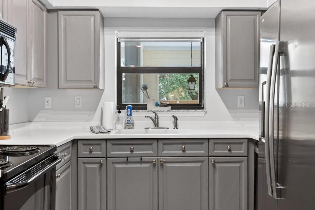 For Sale: $275,000 (2 beds, 2 baths, 1272 Square Feet)